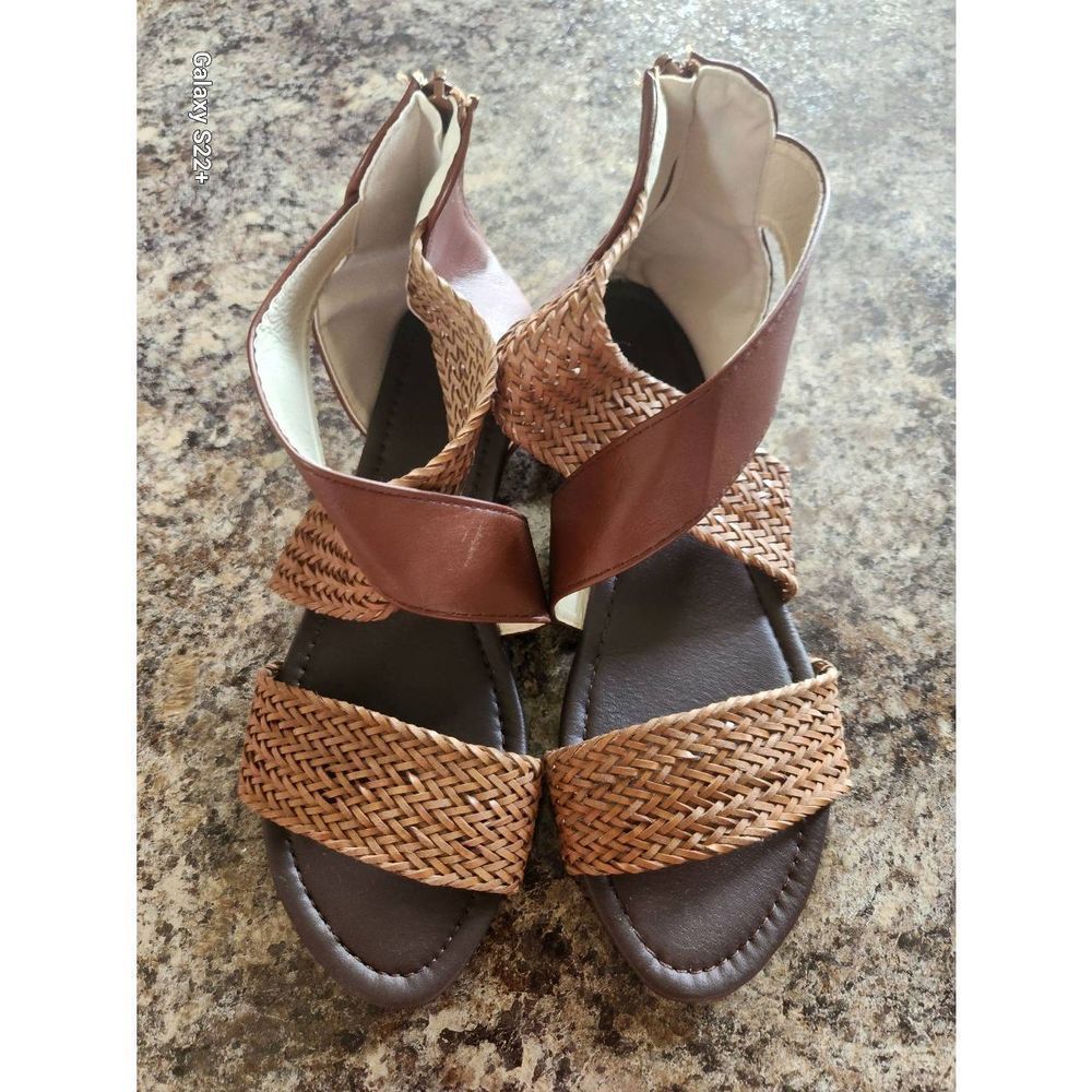 🛍NWOT SANDLES, FLATS - Picture 2 of 8